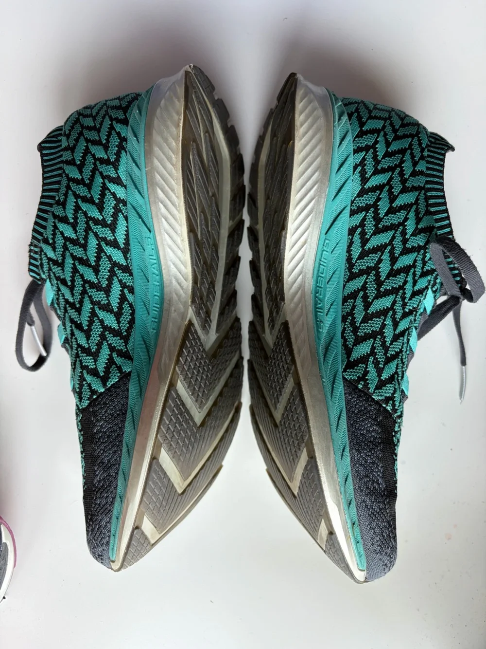 Brooks Bedlam Women’s Teal and Black/Gray Knit Running Sneakers